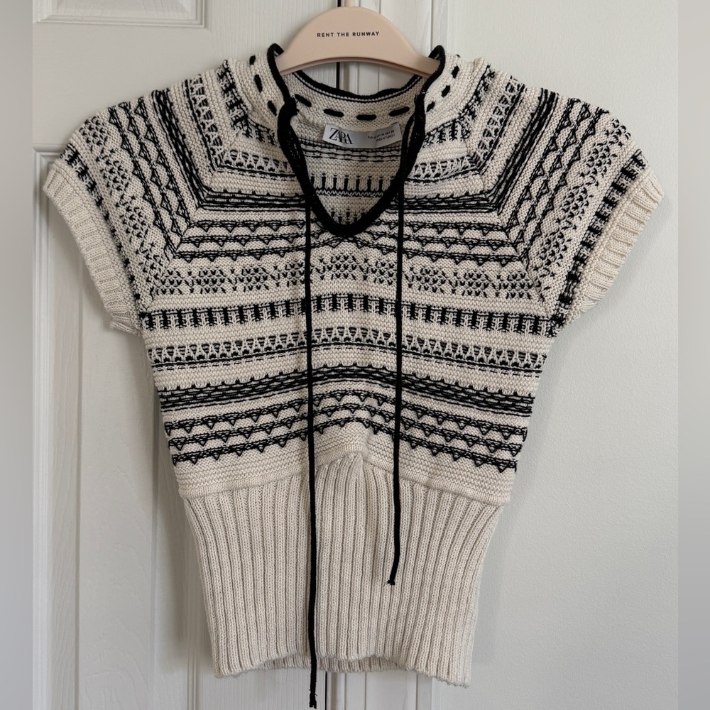 Zara Black and Cream Patterned Women's Sweater